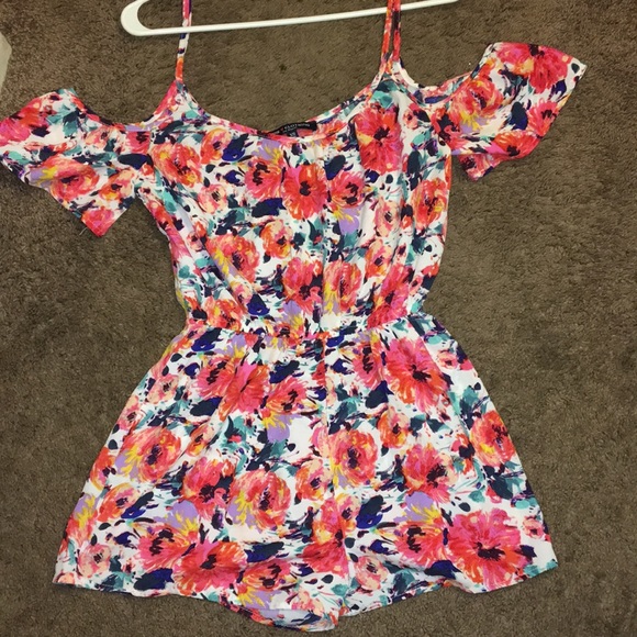 Other - Very Cute Floral Romper!